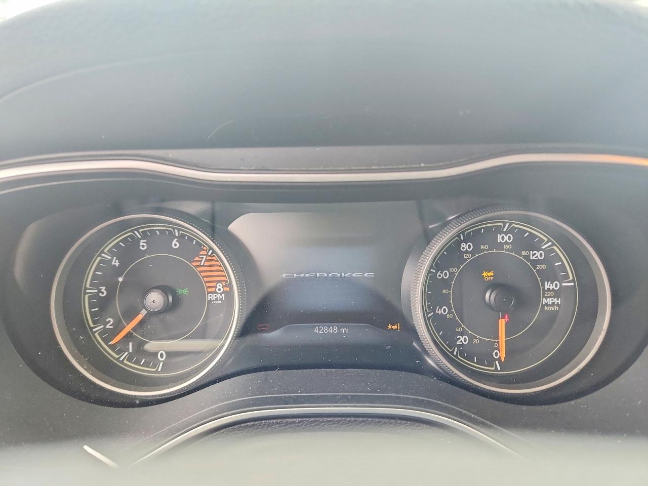 2021 Jeep Cherokee Trailhawk - zdjęcie 9