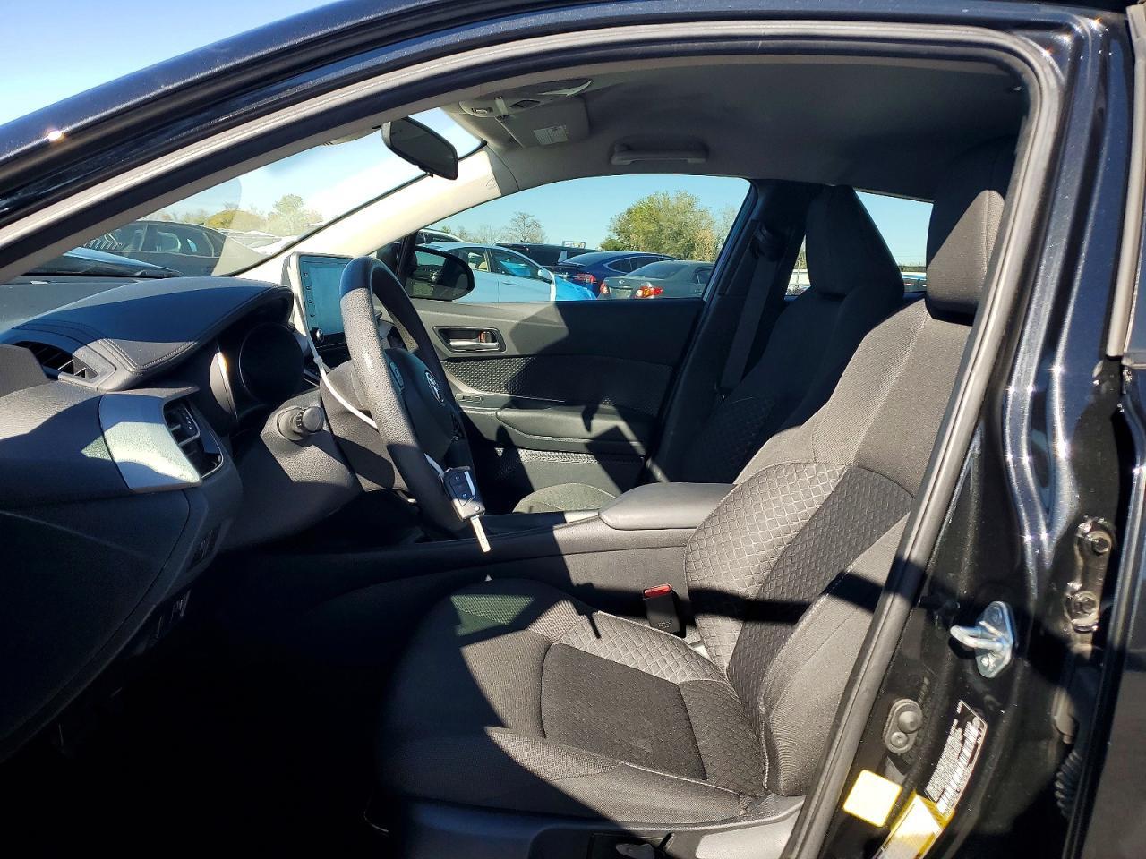 2020 Toyota C-Hr Le - zdjęcie 7