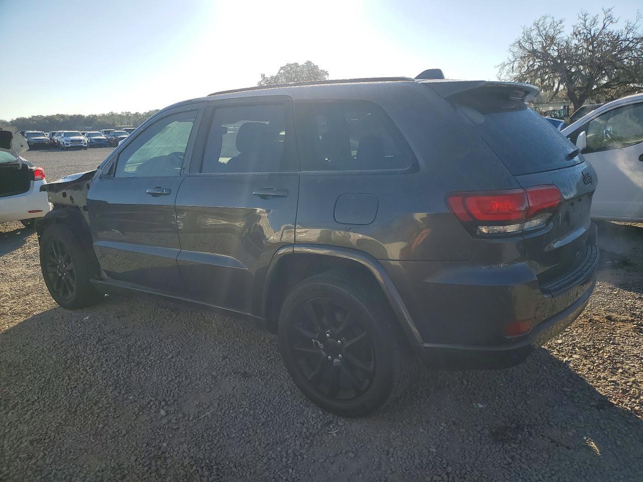 2021 Jeep Grand Cherokee Laredo - zdjęcie 2