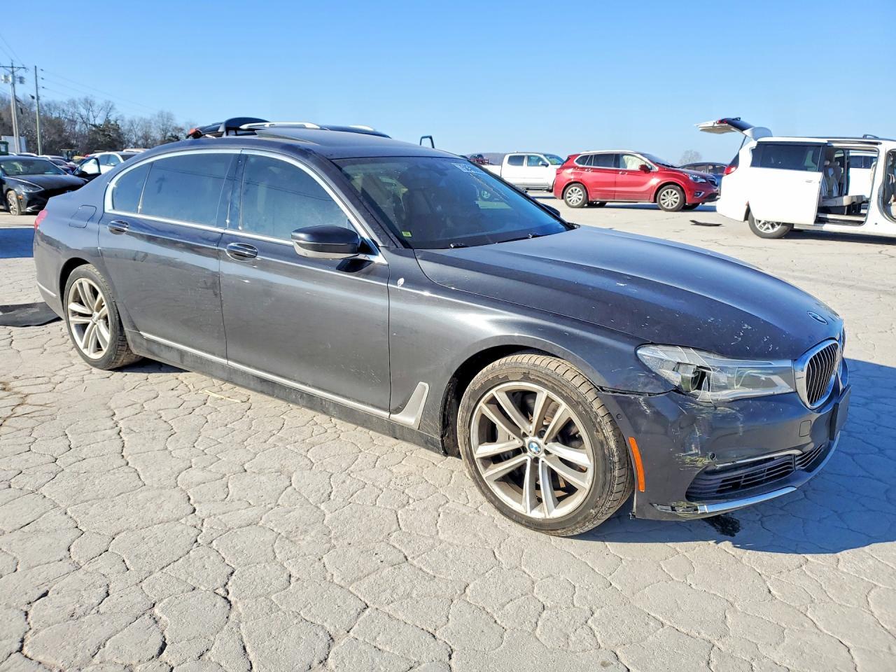 2016 BMW Seria 7 750i - zdjęcie 4