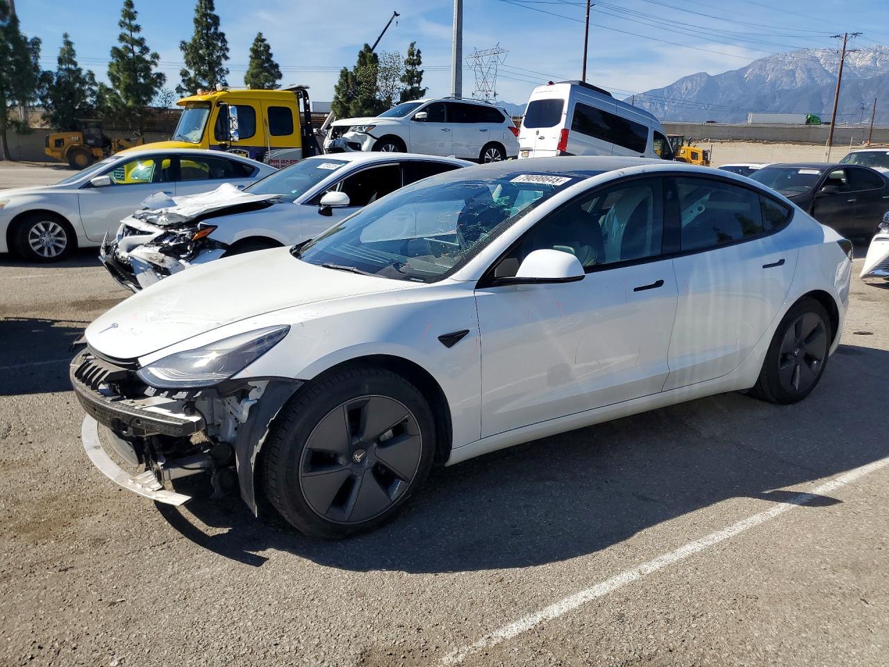 2022 Tesla Model 3 - zdjęcie główne