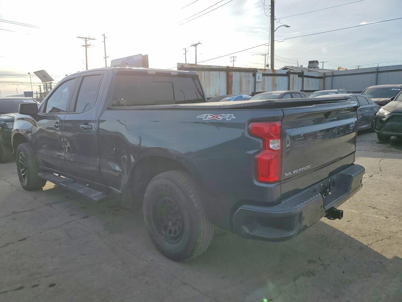 2021 Chevrolet Silverado K1500 Rst - zdjęcie 2