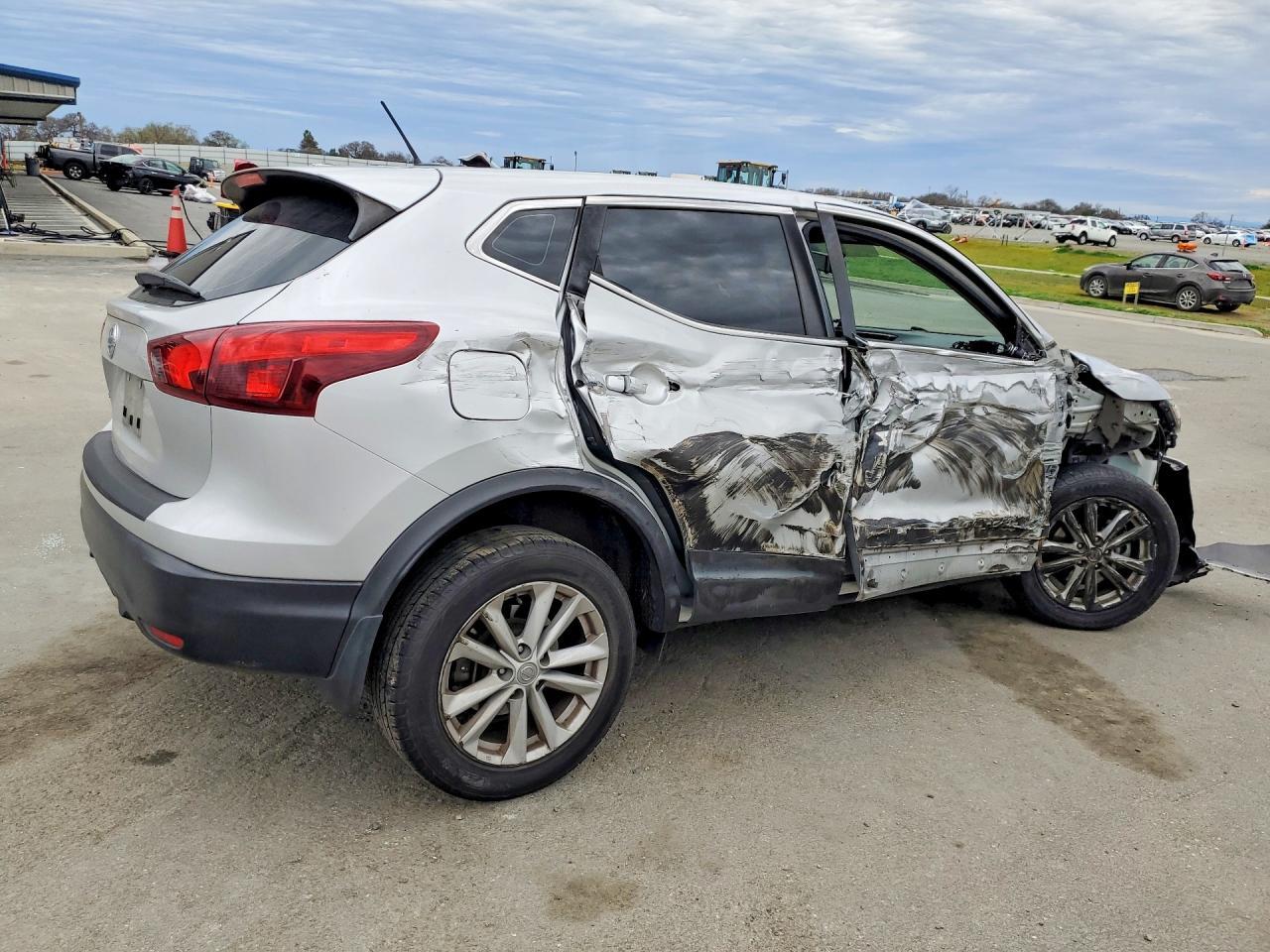 2017 Nissan Rogue Sport S - zdjęcie 3