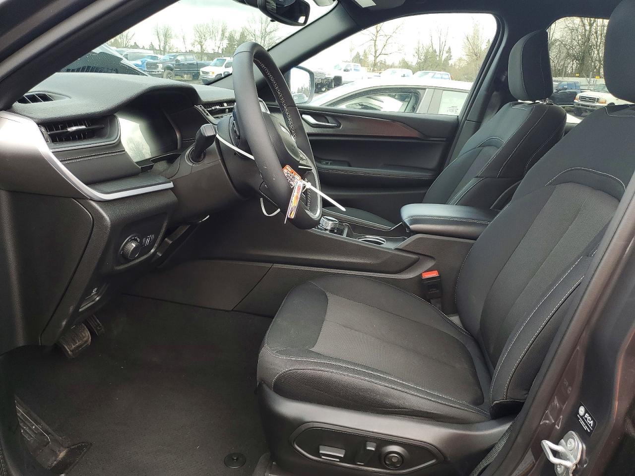 2025 Jeep Grand Cherokee Laredo - zdjęcie 7