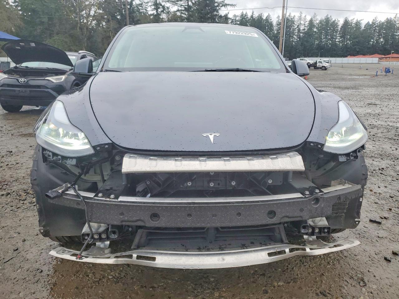 2025 Tesla Model Y - zdjęcie 5