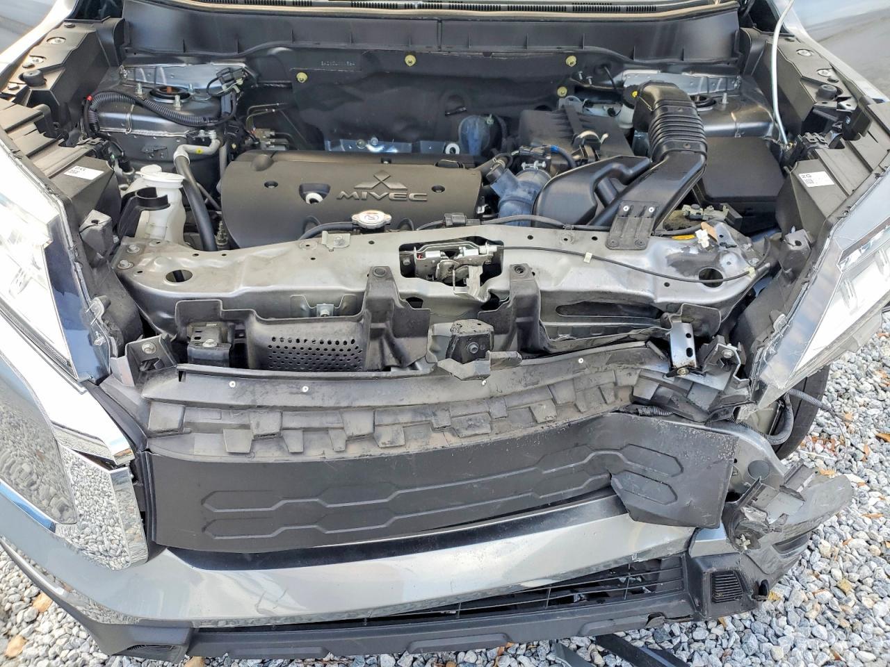 2022 Mitsubishi Outlander Sport Es - zdjęcie 12