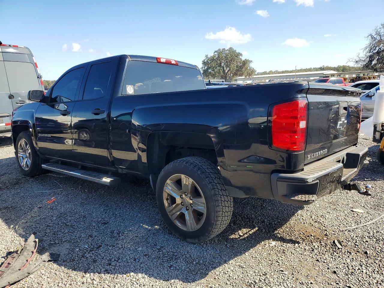 2017 Chevrolet Silverado C1500 Custom - zdjęcie 2