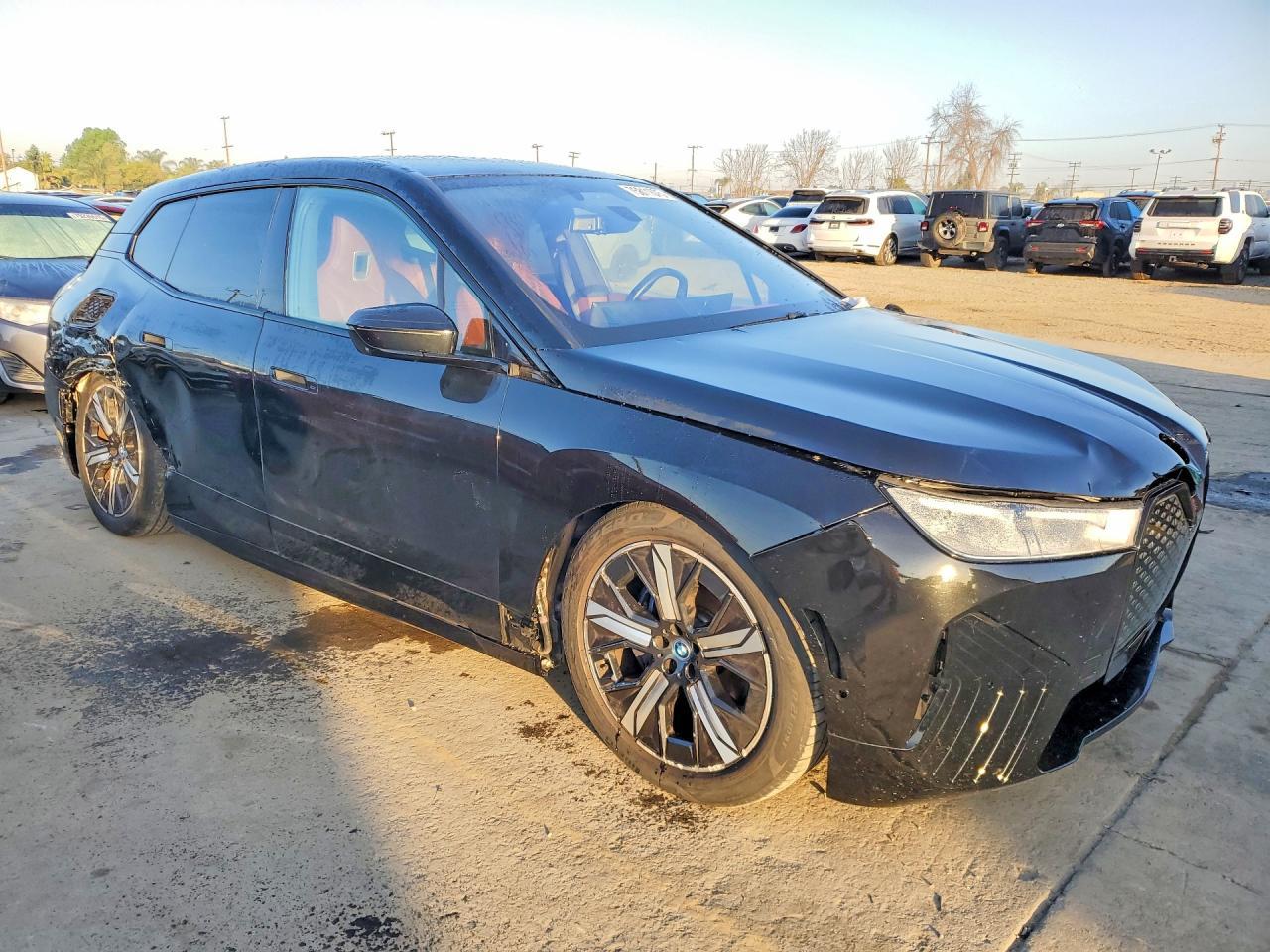 2022 BMW Ix xDrive50 - zdjęcie 4