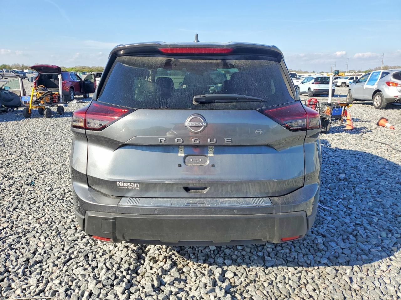 2025 Nissan Rogue Sv - zdjęcie 6