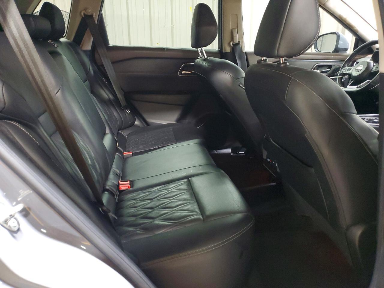 2022 Nissan Rogue Platinum - zdjęcie 10