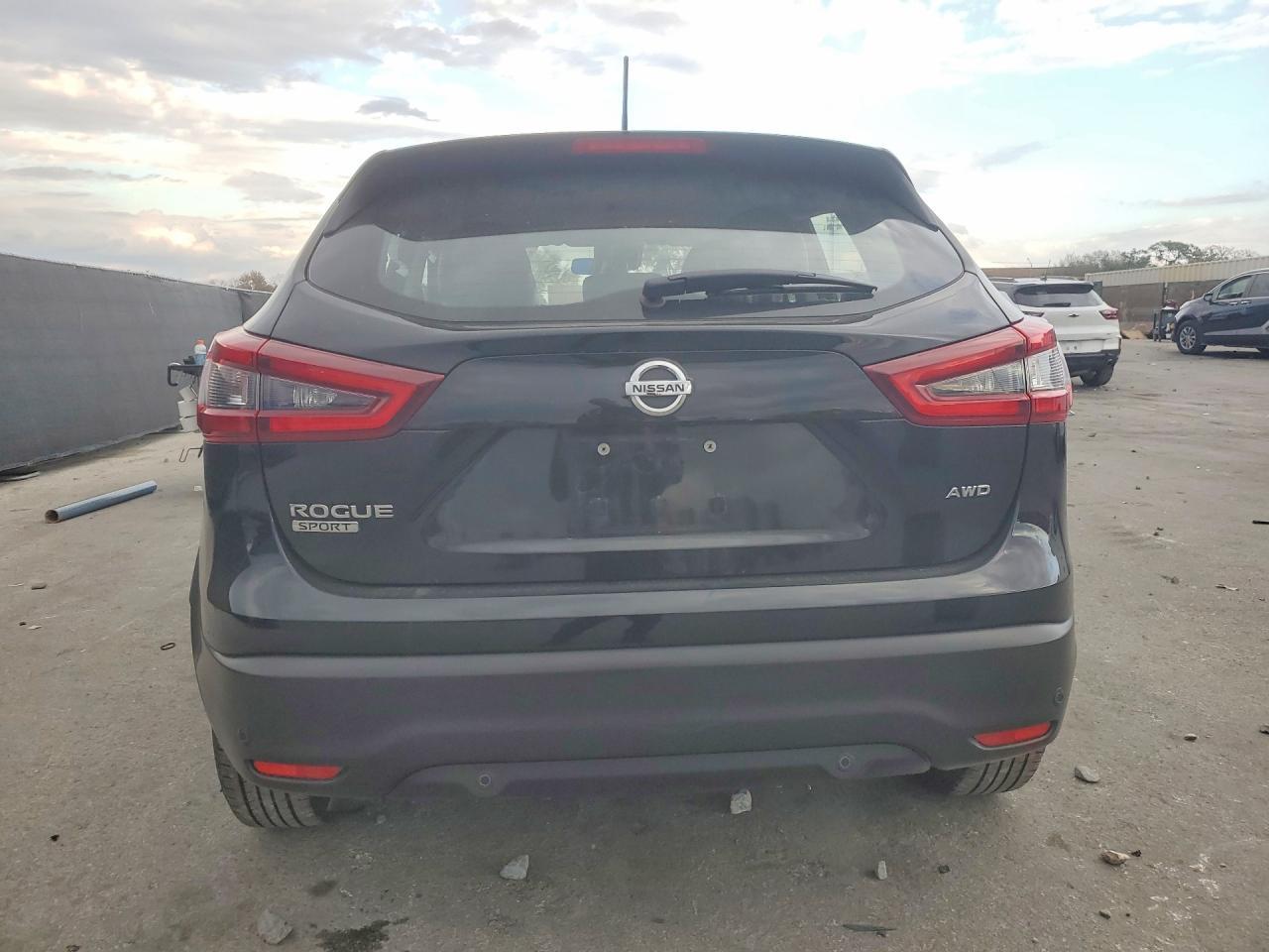2020 Nissan Rogue Sport S - zdjęcie 6