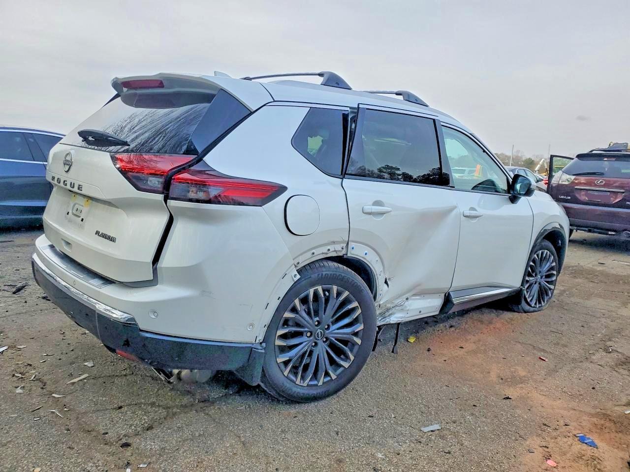 2025 Nissan Rogue Platinum - zdjęcie 3