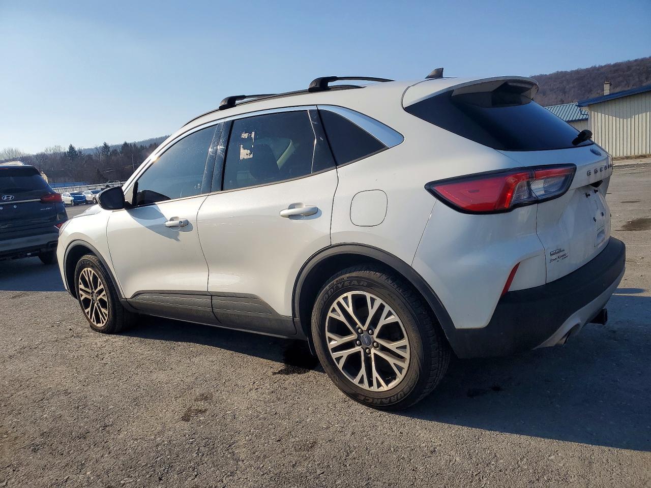2020 Ford Escape Sel - zdjęcie 2