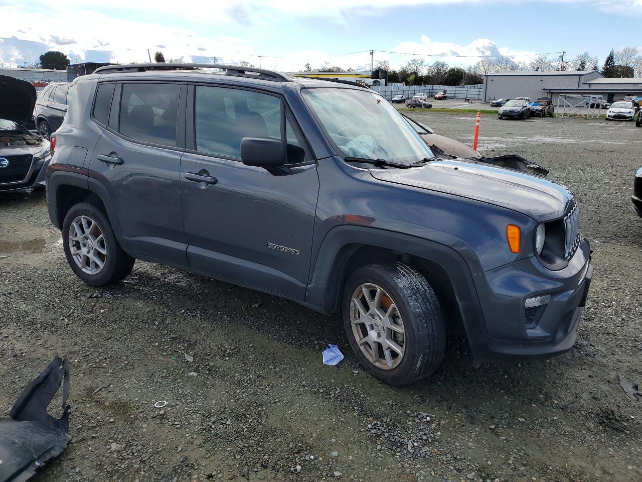 2022 Jeep Renegade Latitude - zdjęcie 4