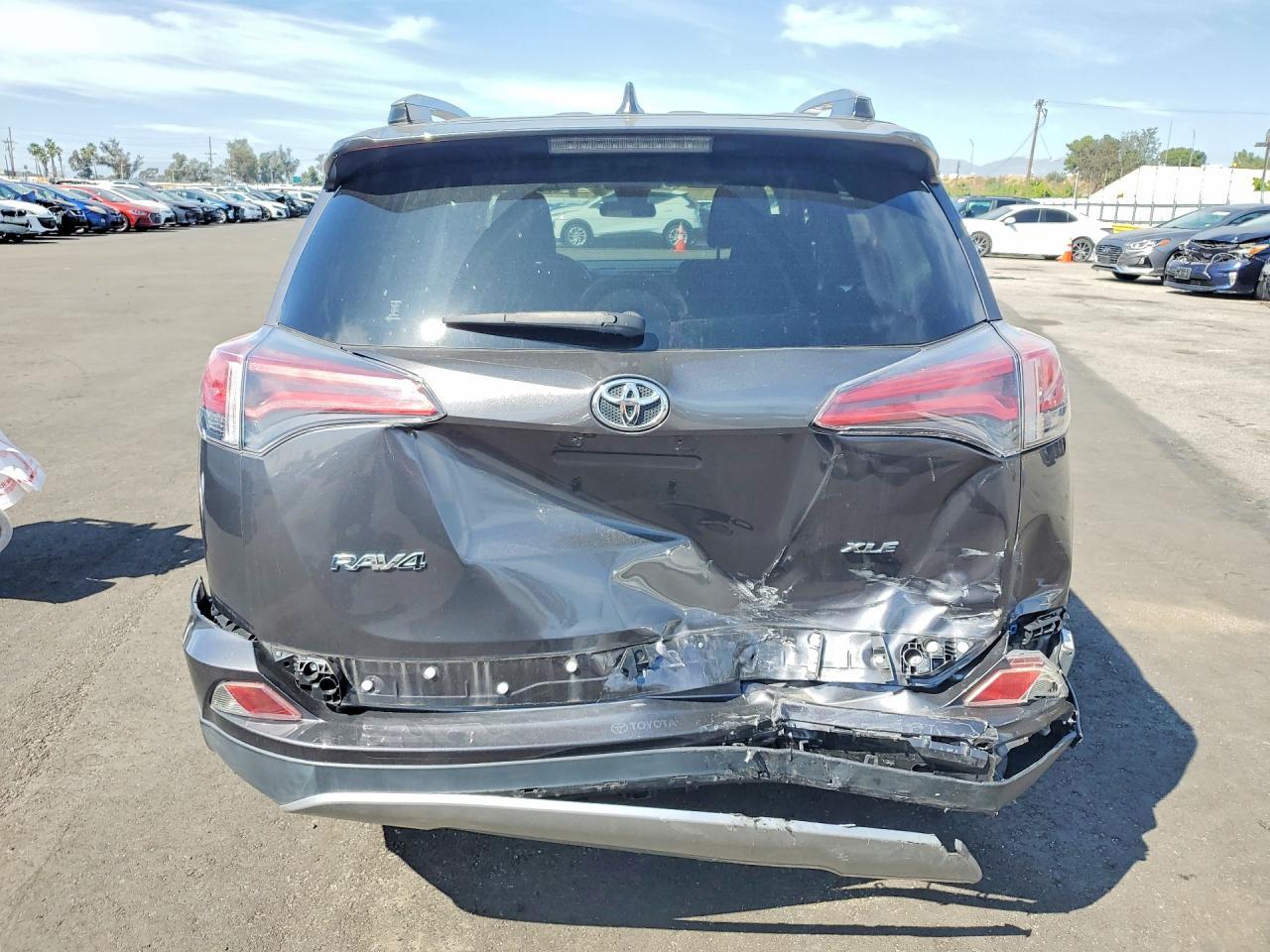 2018 Toyota Rav4 Adventure - zdjęcie 6