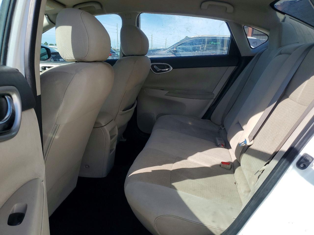 2015 Nissan Sentra S - zdjęcie 10