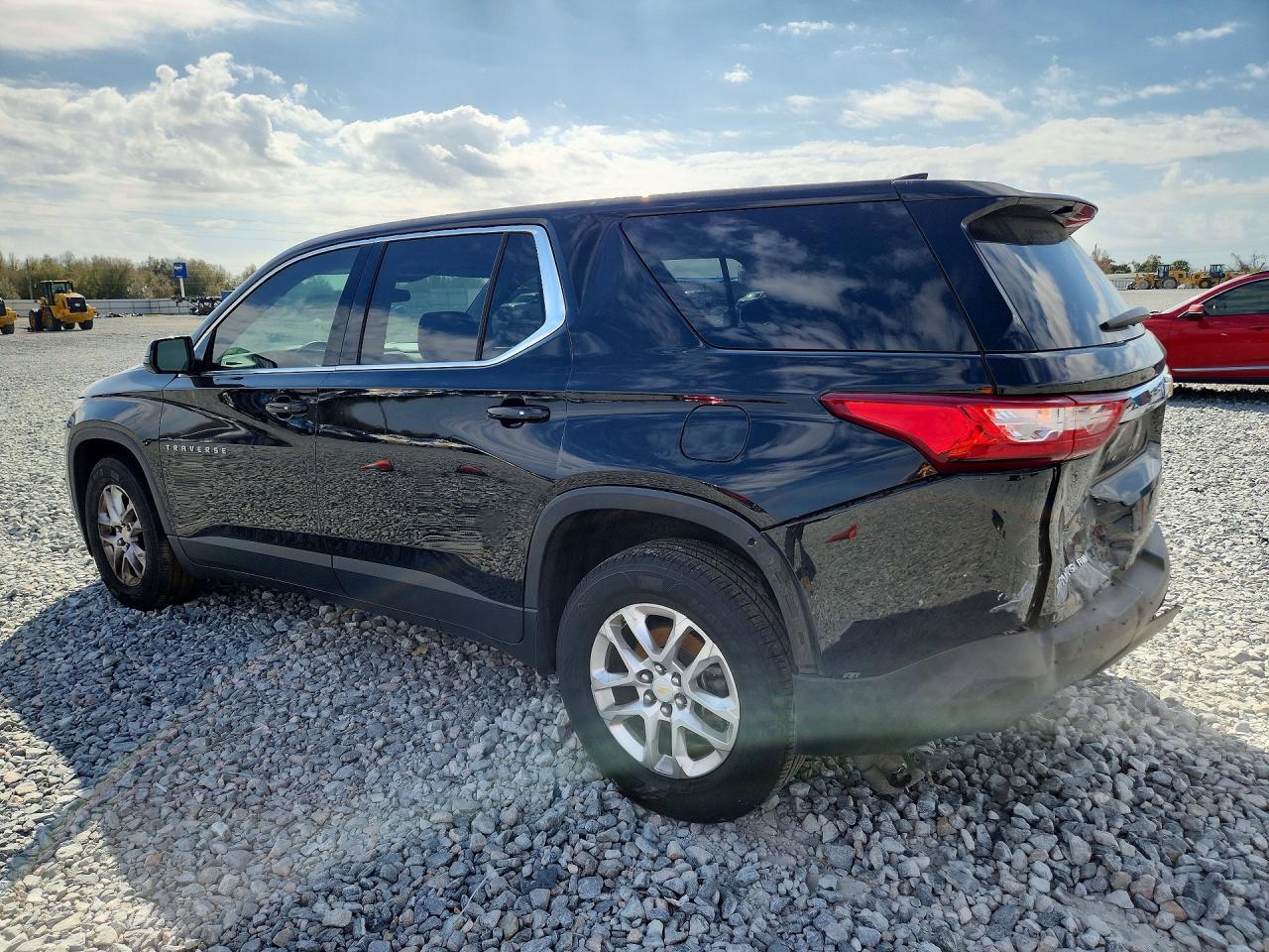 2018 Chevrolet Traverse Ls - zdjęcie 2