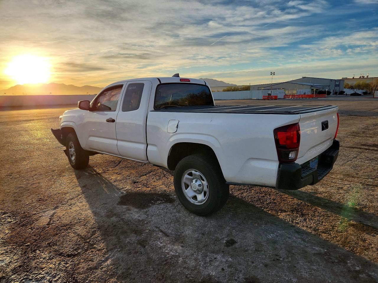 2021 Toyota Tacoma Sr - zdjęcie 2