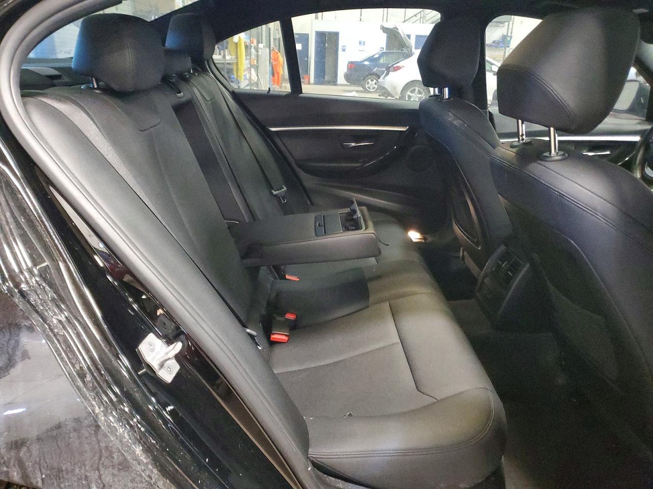 2018 BMW 330 Xi - zdjęcie 10