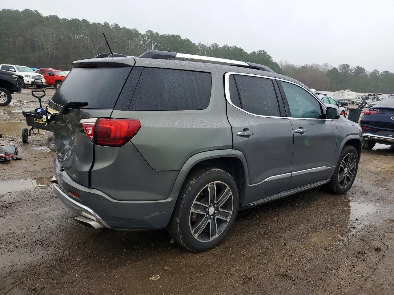 2017 GMC Acadia Denali - zdjęcie 3
