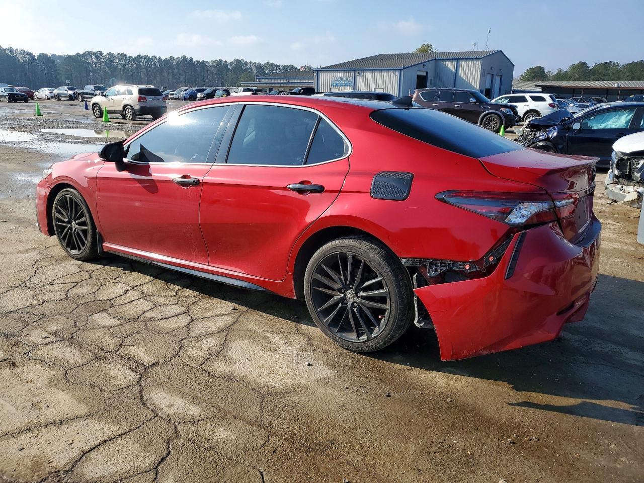 2021 Toyota Camry Xse - zdjęcie 2