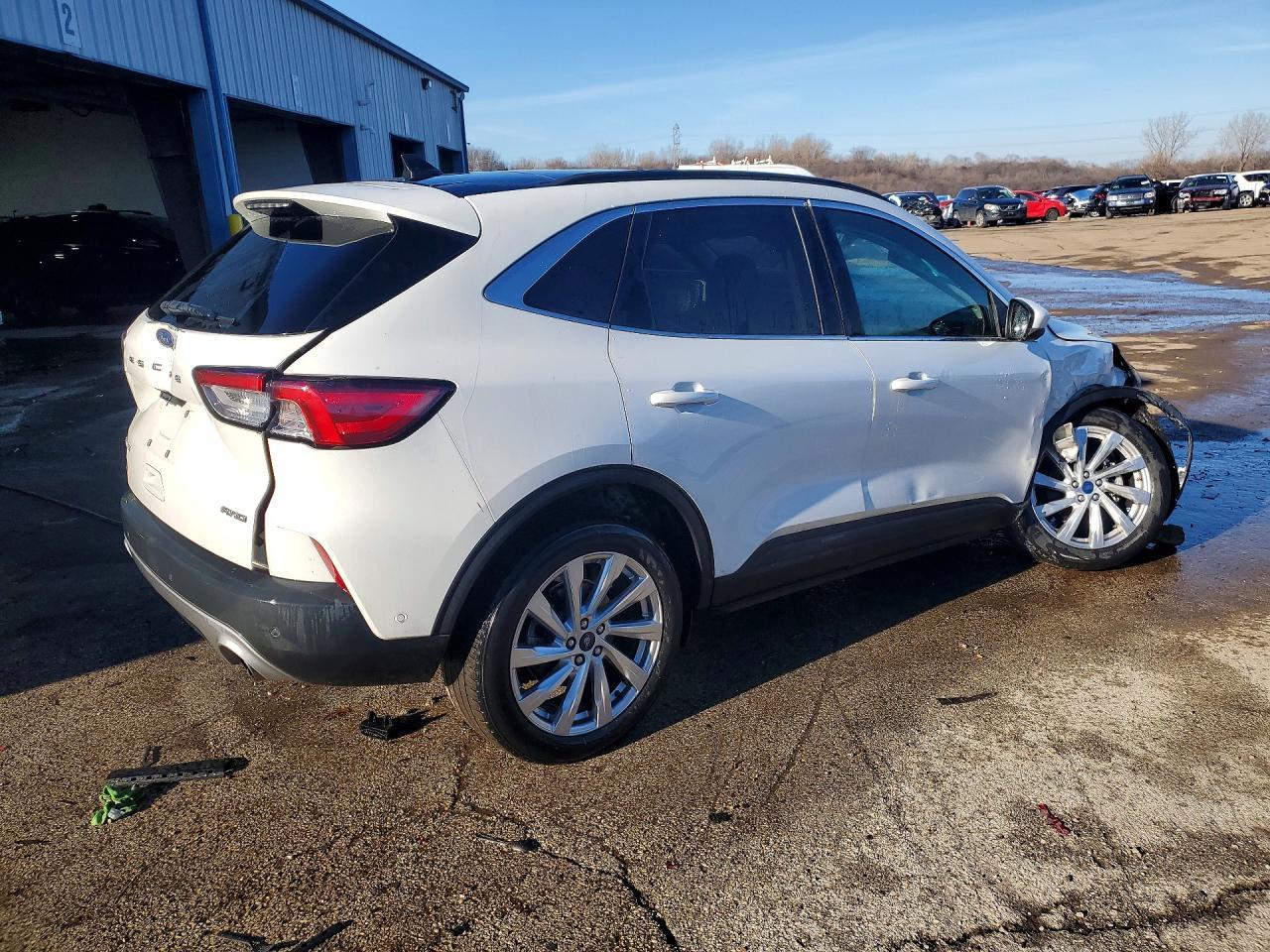 2022 Ford Escape Titanium - zdjęcie 3