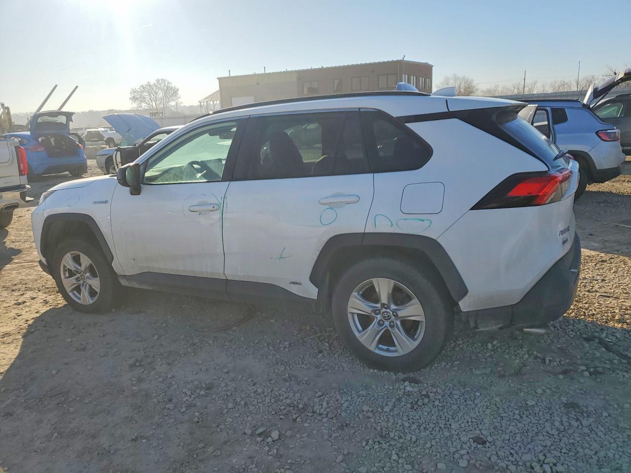 2021 Toyota Rav4 Hybrid Le - zdjęcie 2