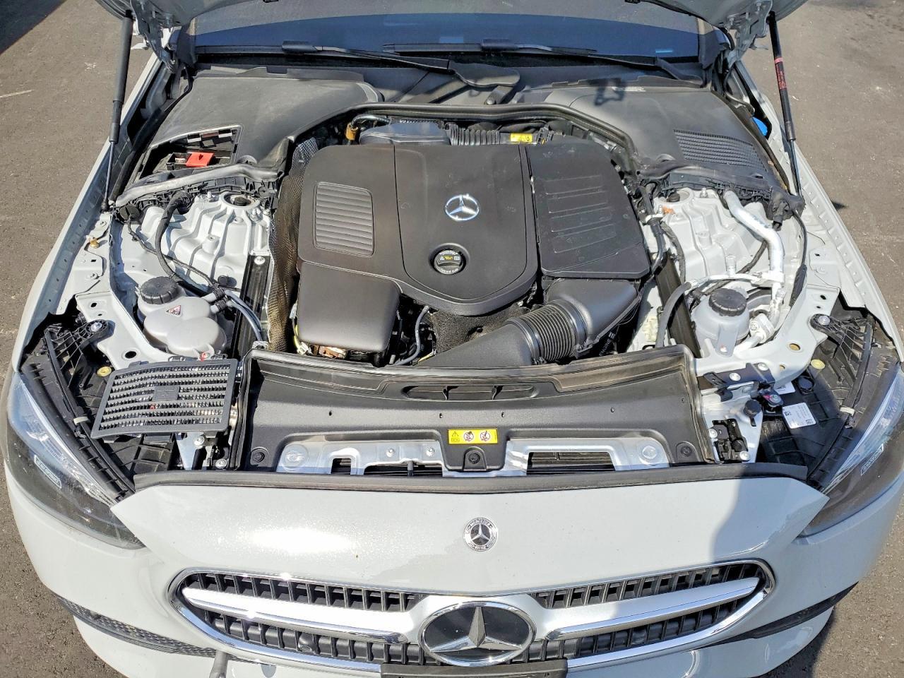 2025 Mercedes-Benz C 300 - zdjęcie 11