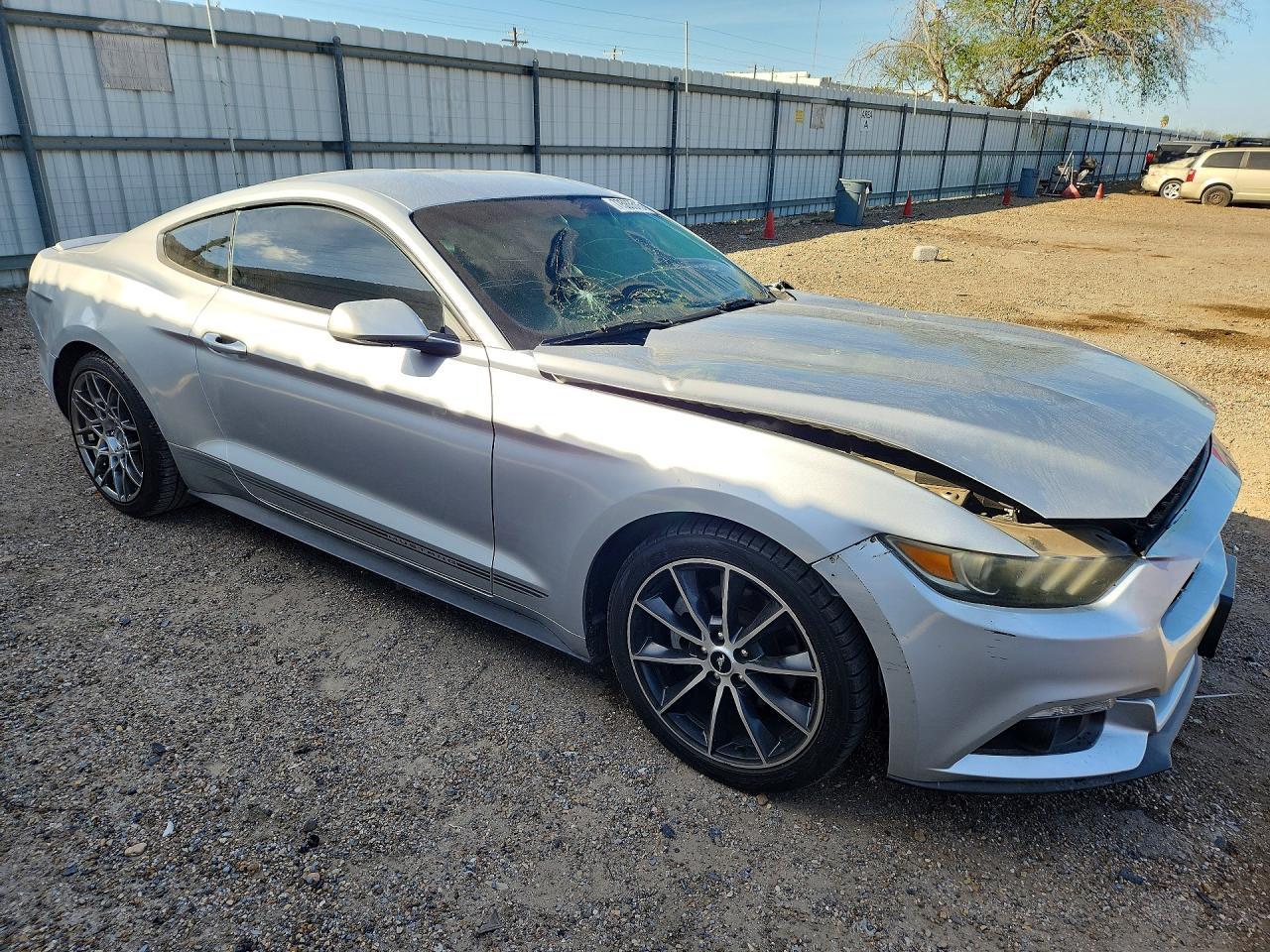 2015 Ford Mustang - zdjęcie 4