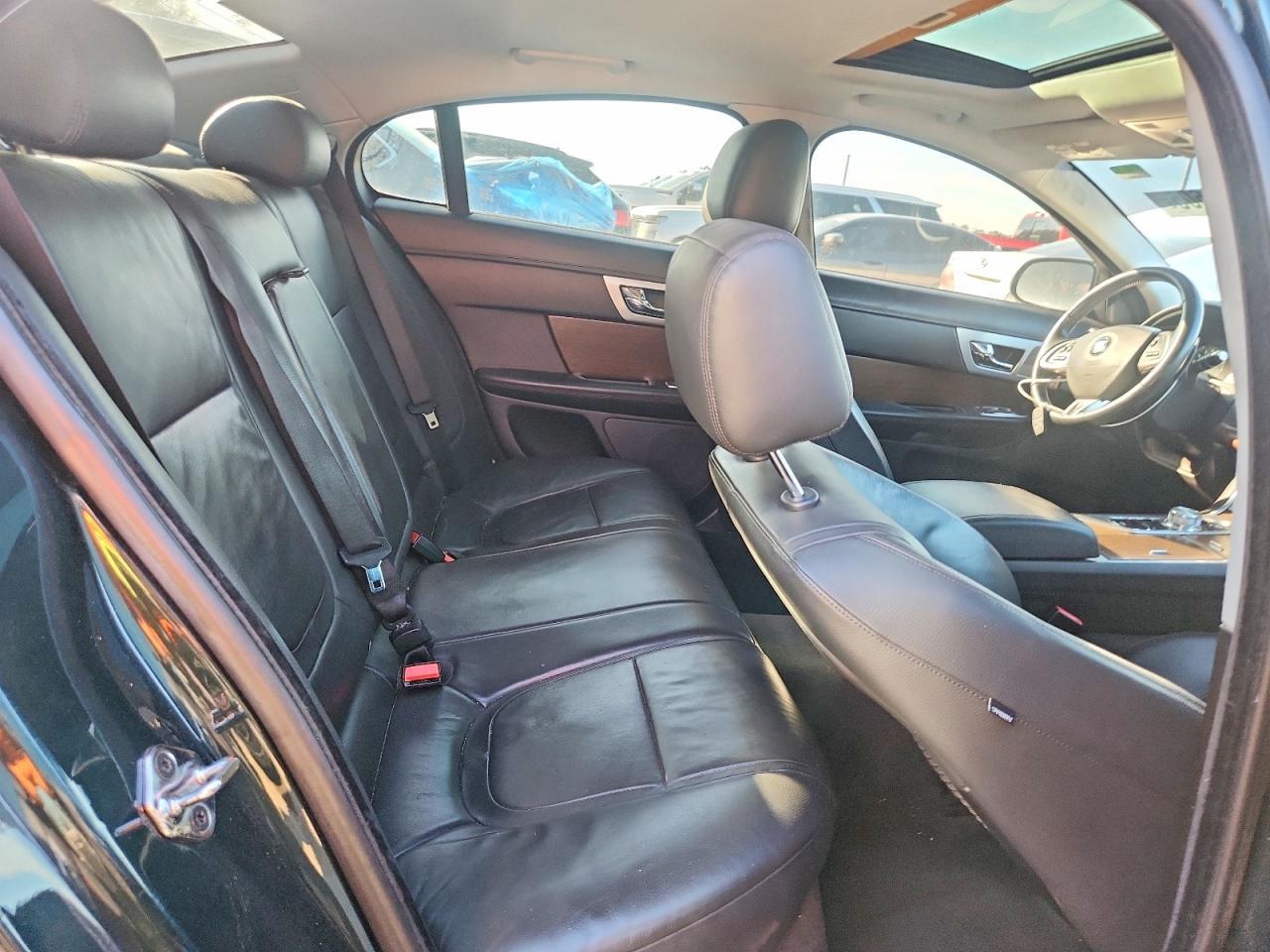 2014 Jaguar Xf - zdjęcie 10