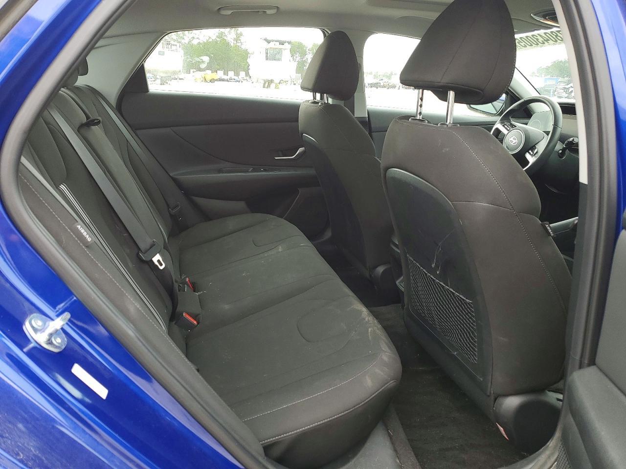 2025 Hyundai Elantra Sel - zdjęcie 10