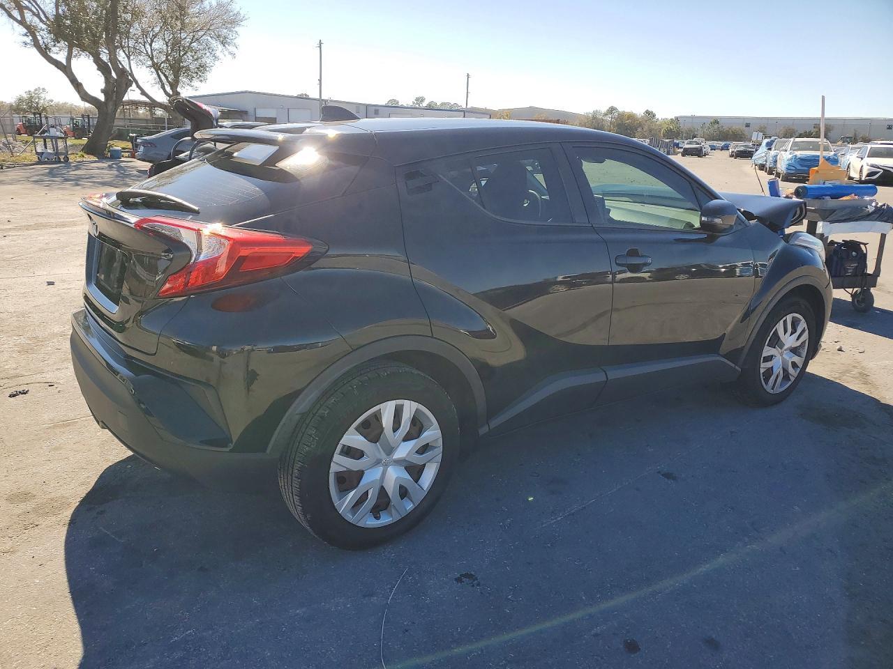 2020 Toyota C-Hr Le - zdjęcie 3