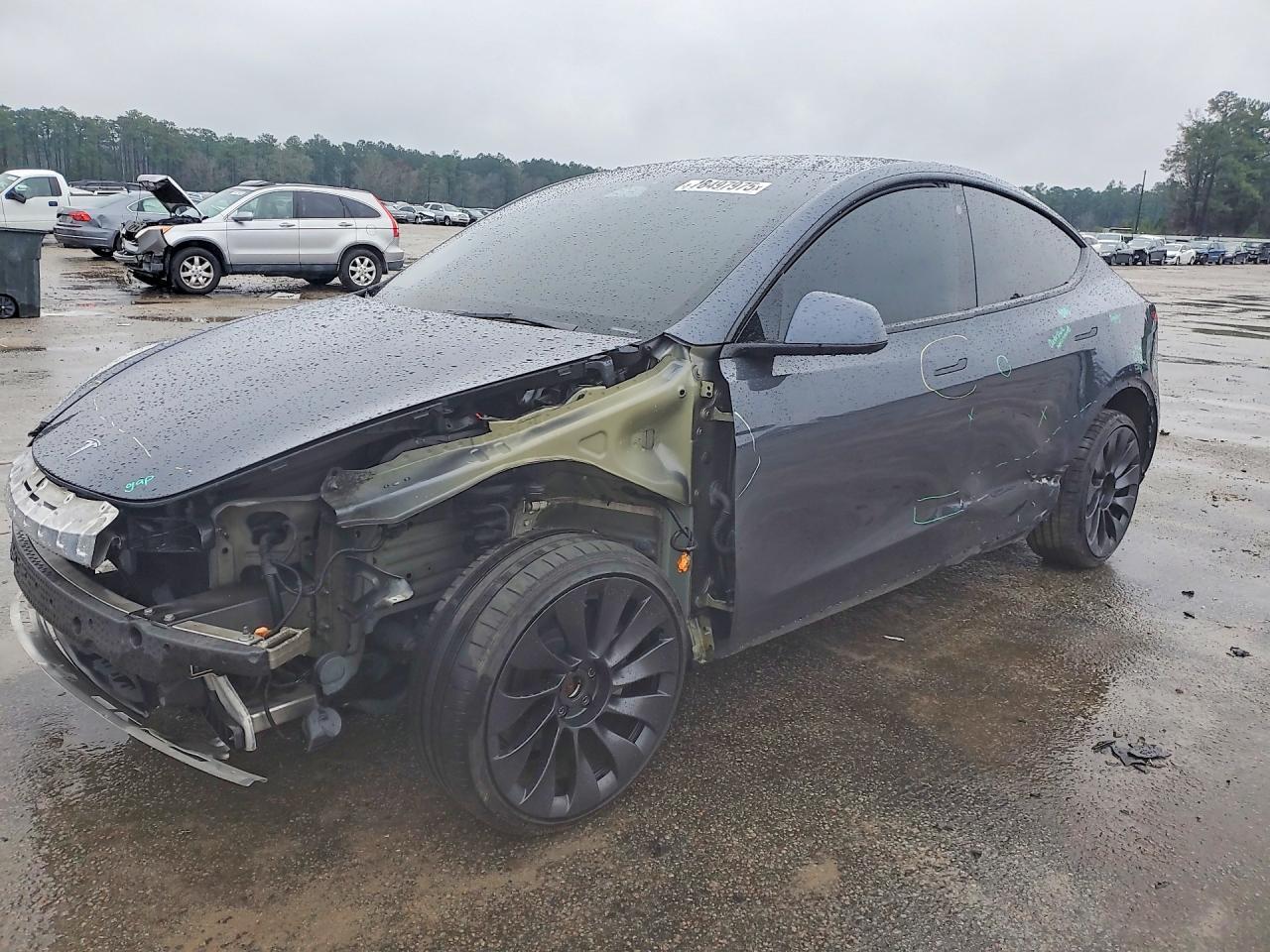 2022 Tesla Model Y - zdjęcie główne