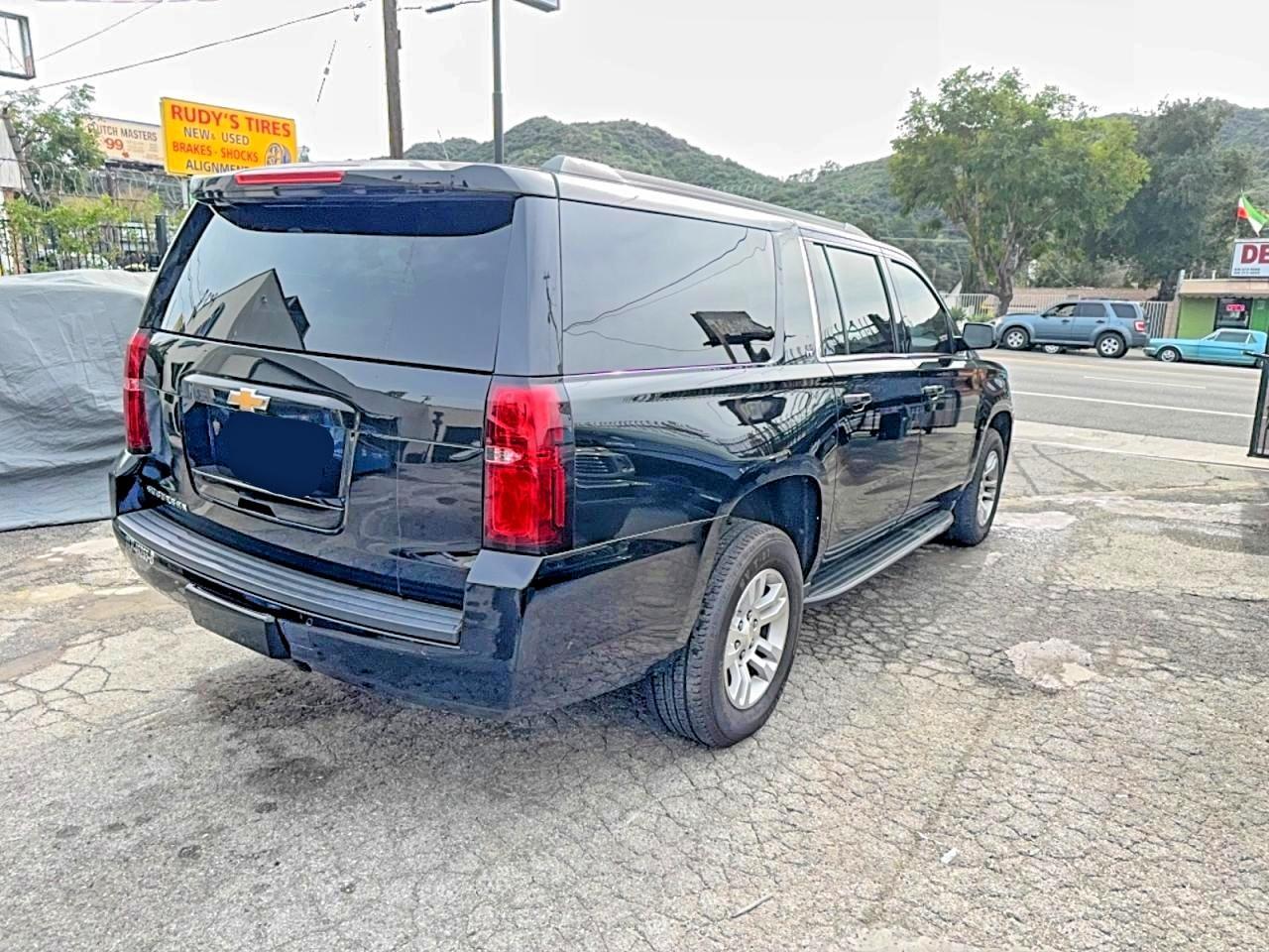 2020 Chevrolet Suburban K1500 Lt - zdjęcie 4