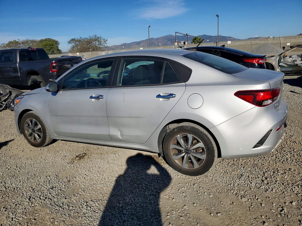 2023 Kia Rio S - zdjęcie 2
