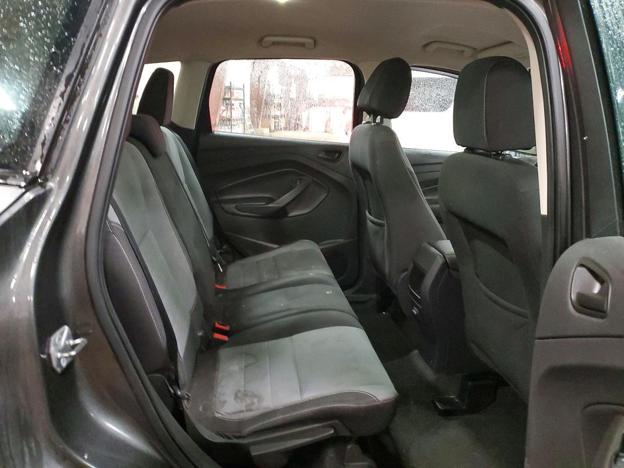 2017 Ford Escape S - zdjęcie 11