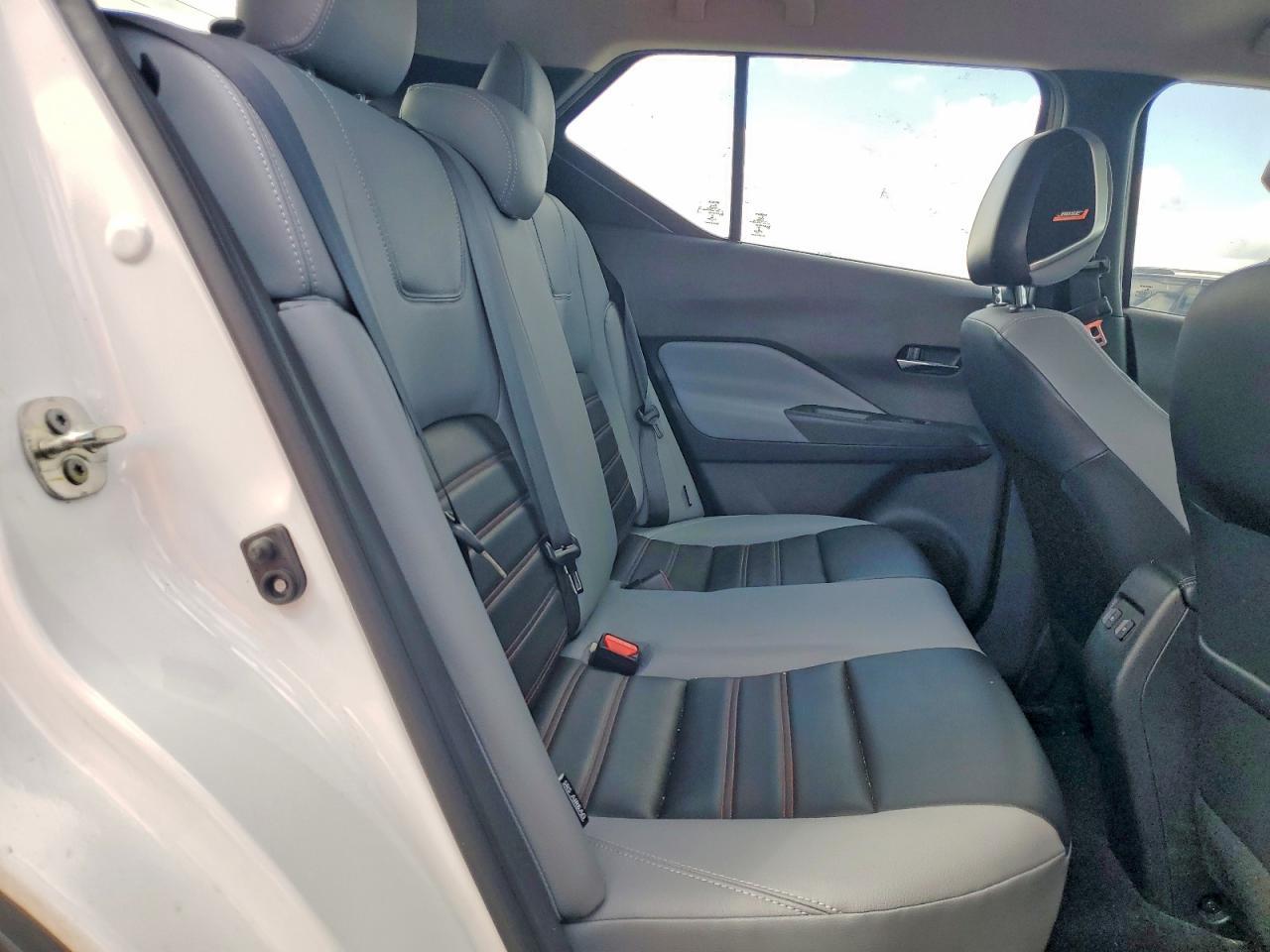 2023 Nissan Kicks Sr - zdjęcie 11