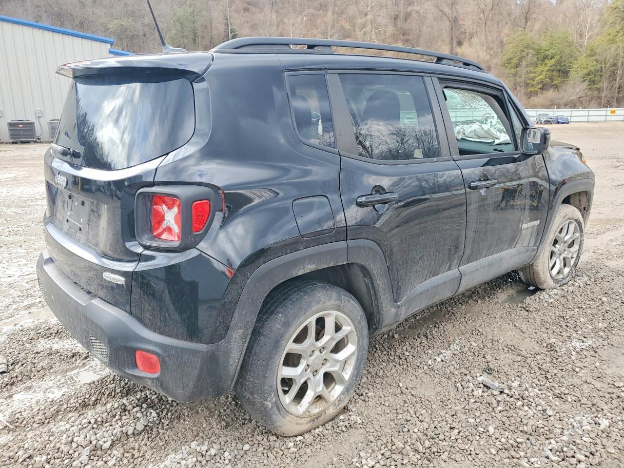 2016 Jeep Renegade Latitude - zdjęcie 3