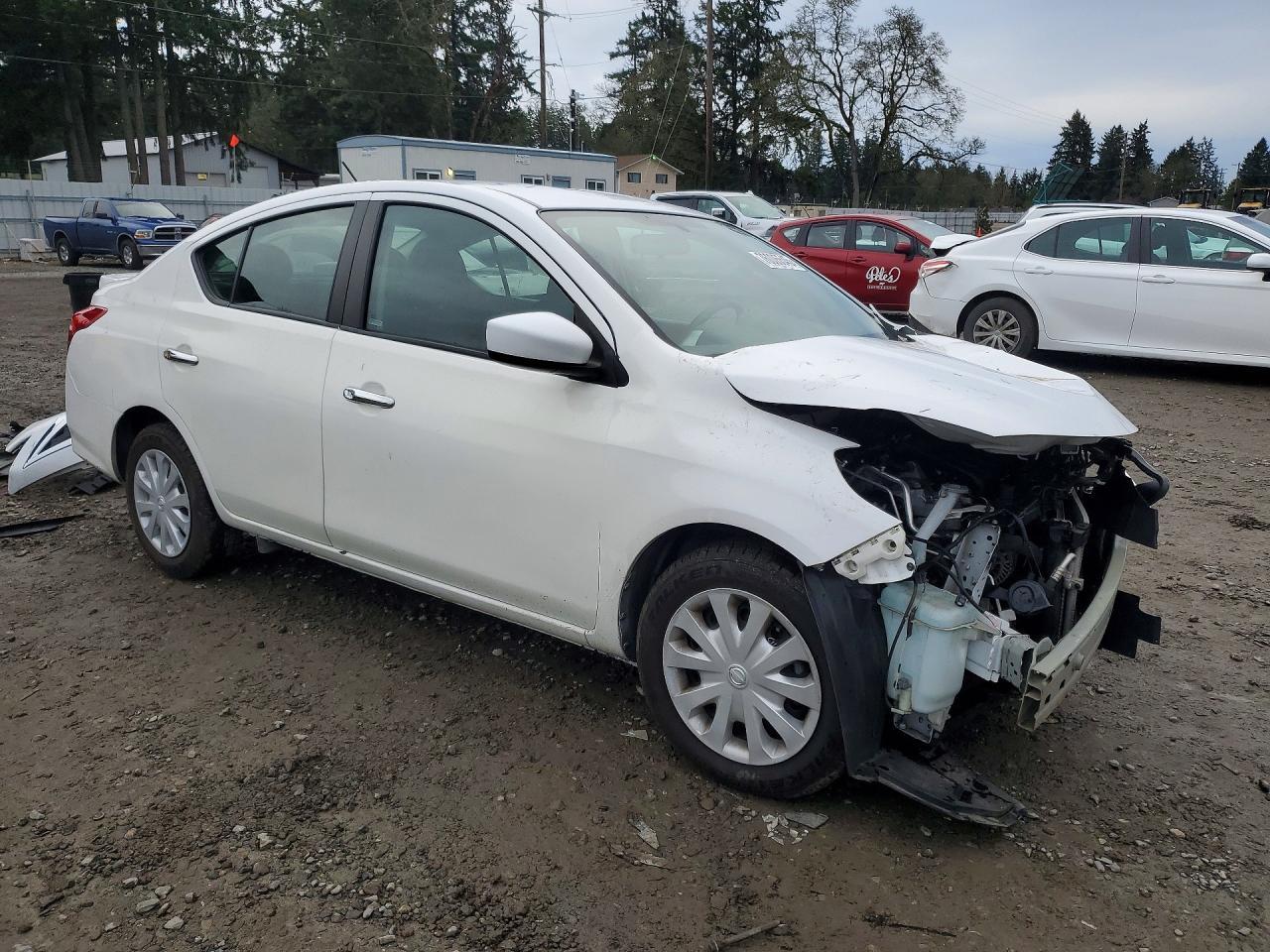 Nissan Versa - zdjęcie 4