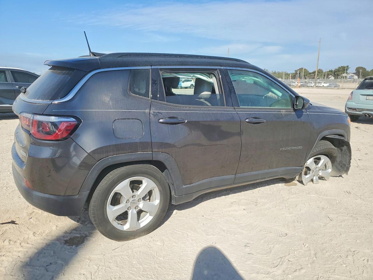 2018 Jeep Compass Latitude - zdjęcie 3
