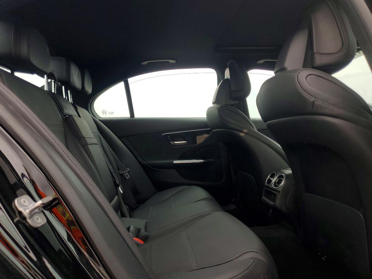 2024 Mercedes-Benz C 300 - zdjęcie 10