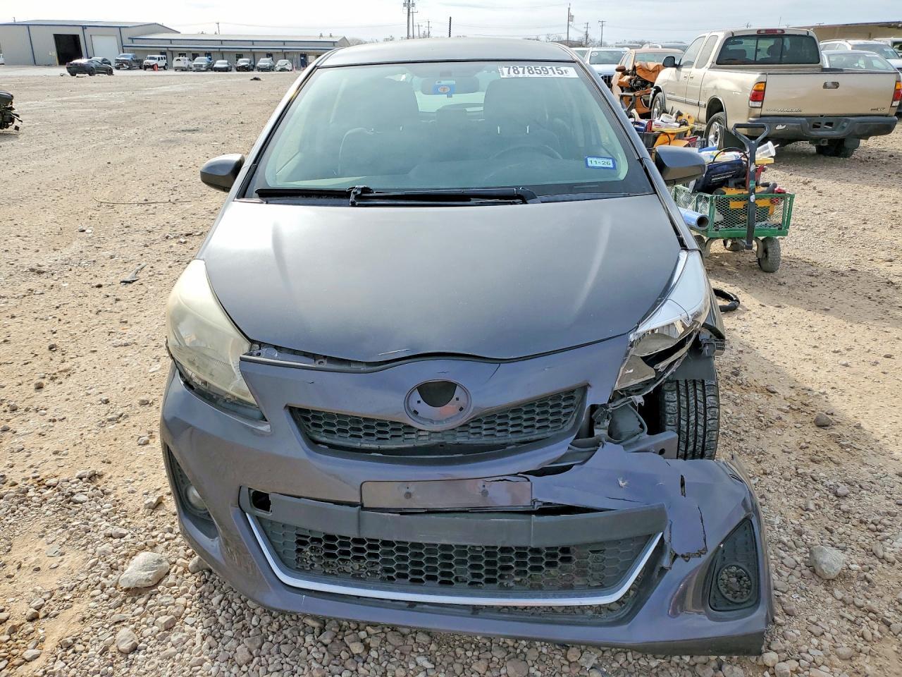 2014 Toyota Yaris 5-Door Se - zdjęcie 5