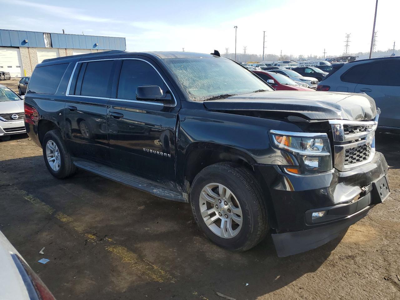 2017 Chevrolet Suburban K1500 Lt - zdjęcie 4