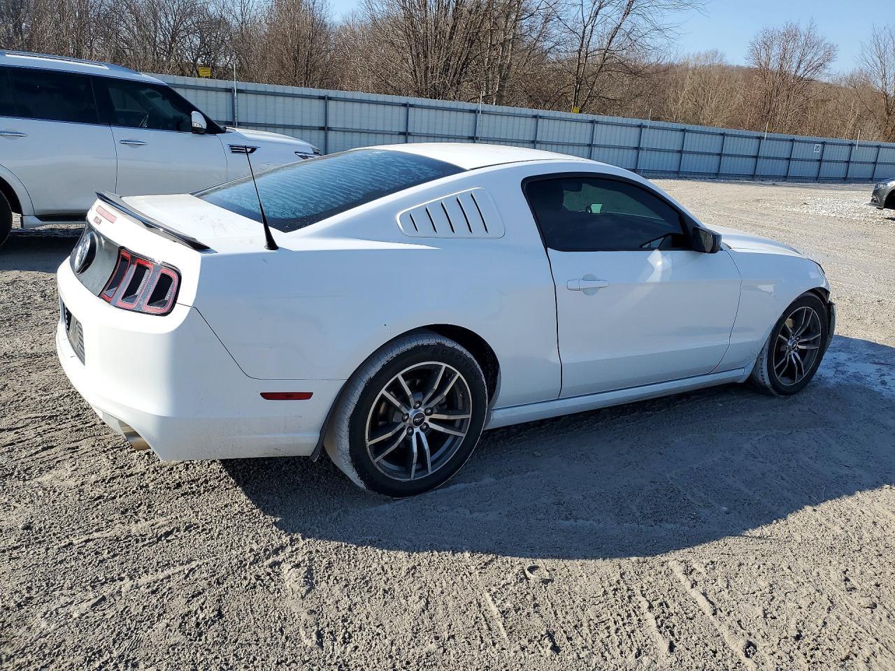 2014 Ford Mustang - zdjęcie 3