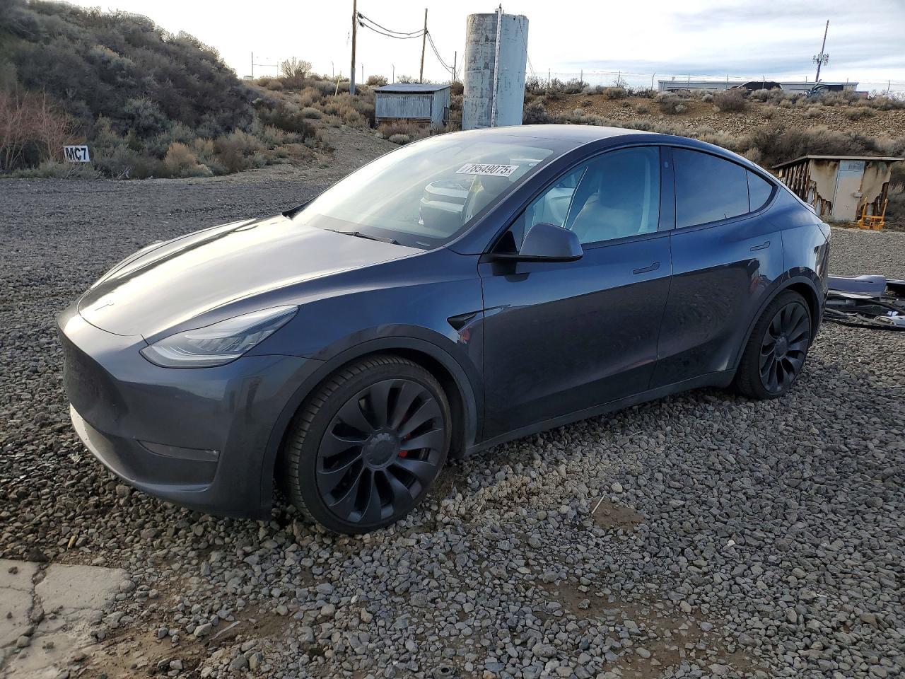 2021 Tesla Model Y - zdjęcie główne