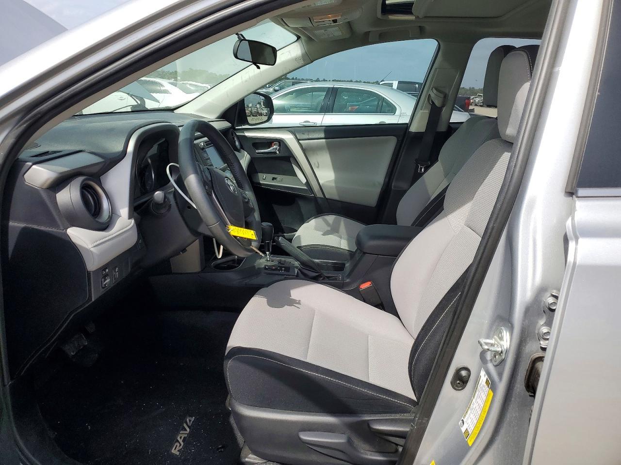 2016 Toyota Rav4 Xle - zdjęcie 7