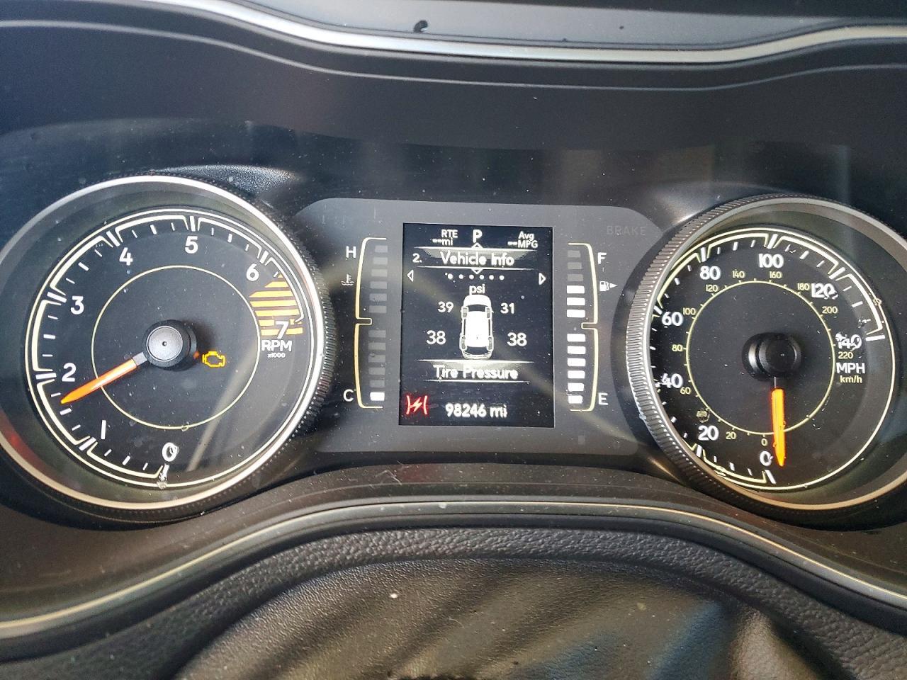 2020 Jeep Cherokee Latitude - zdjęcie 9