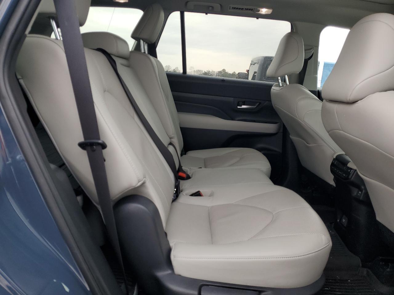 2025 Toyota Grand Highlander Le - zdjęcie 11