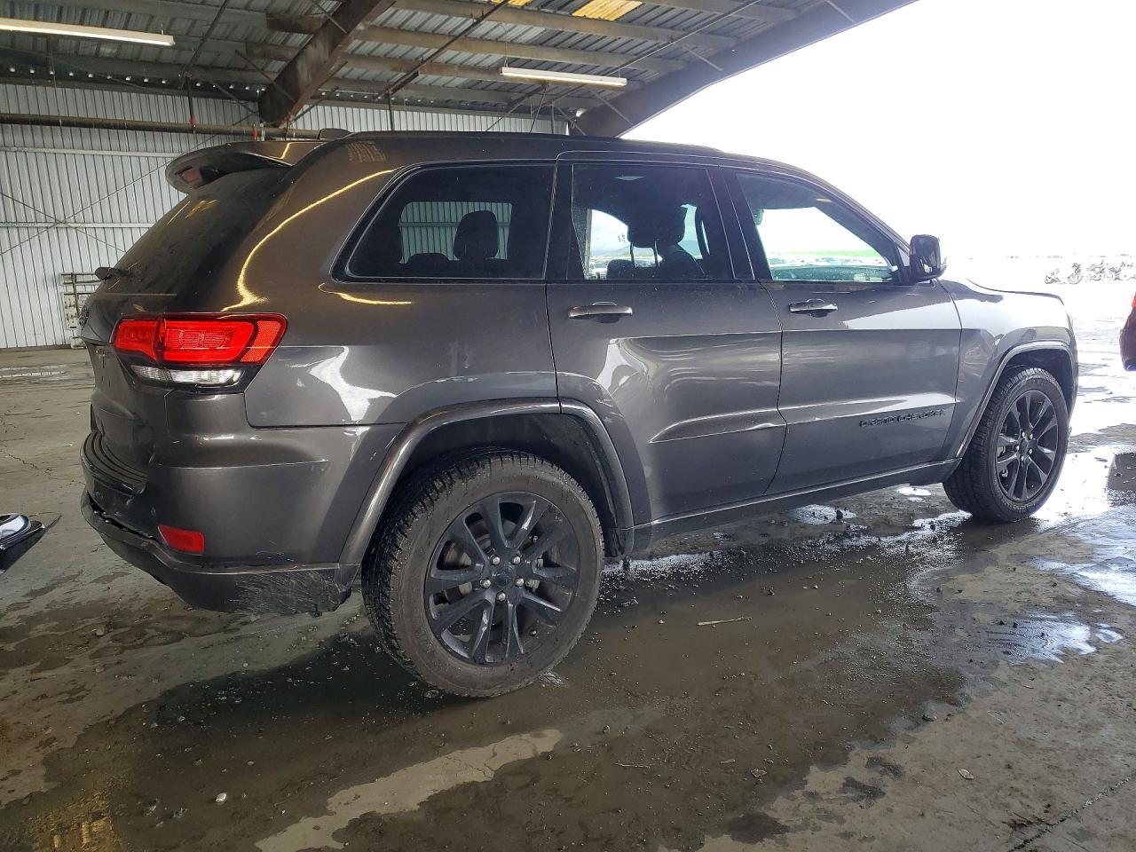 2018 Jeep Grand Cherokee Laredo - zdjęcie 3