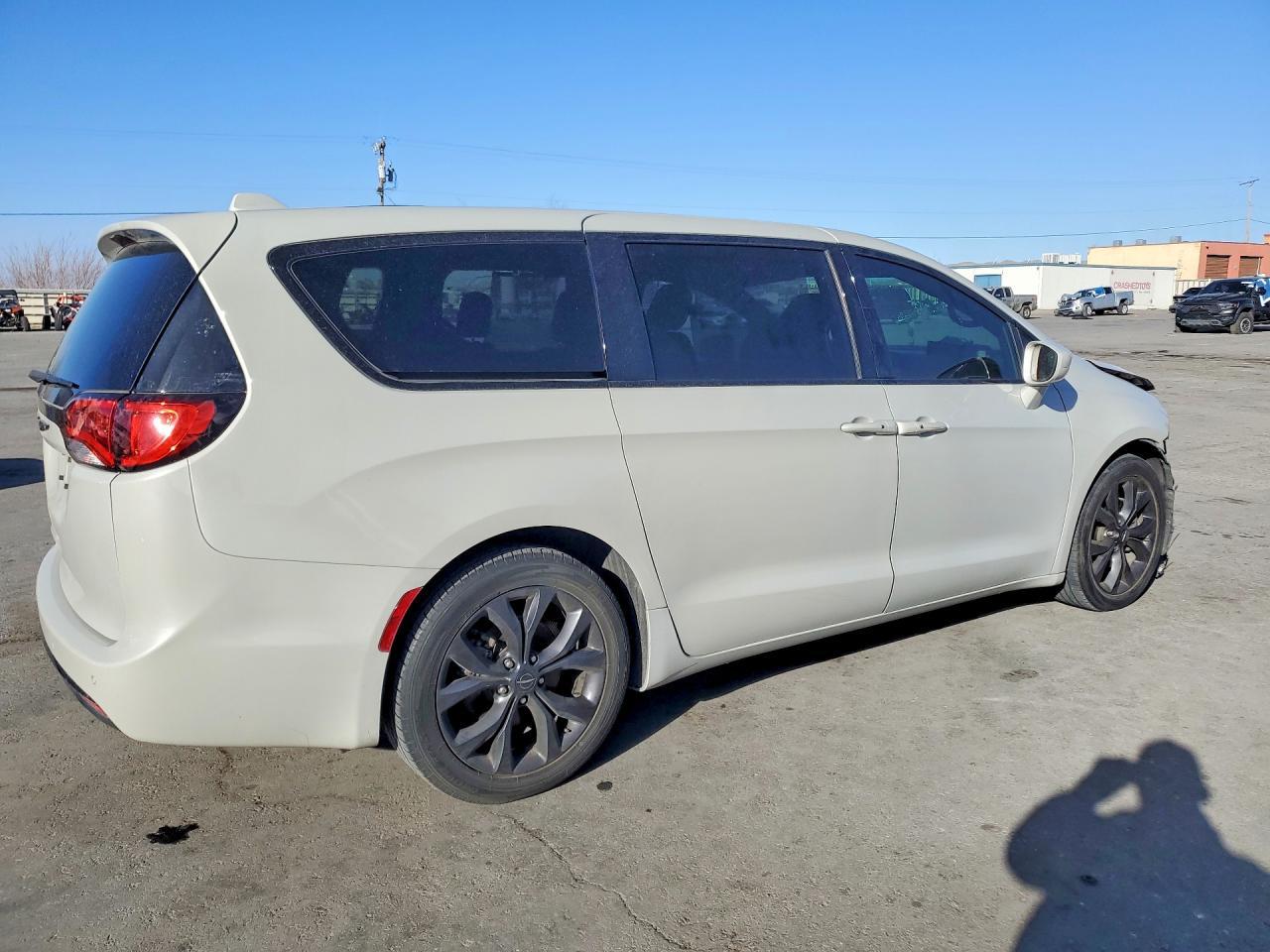 2020 Chrysler Pacifica Touring - zdjęcie 3